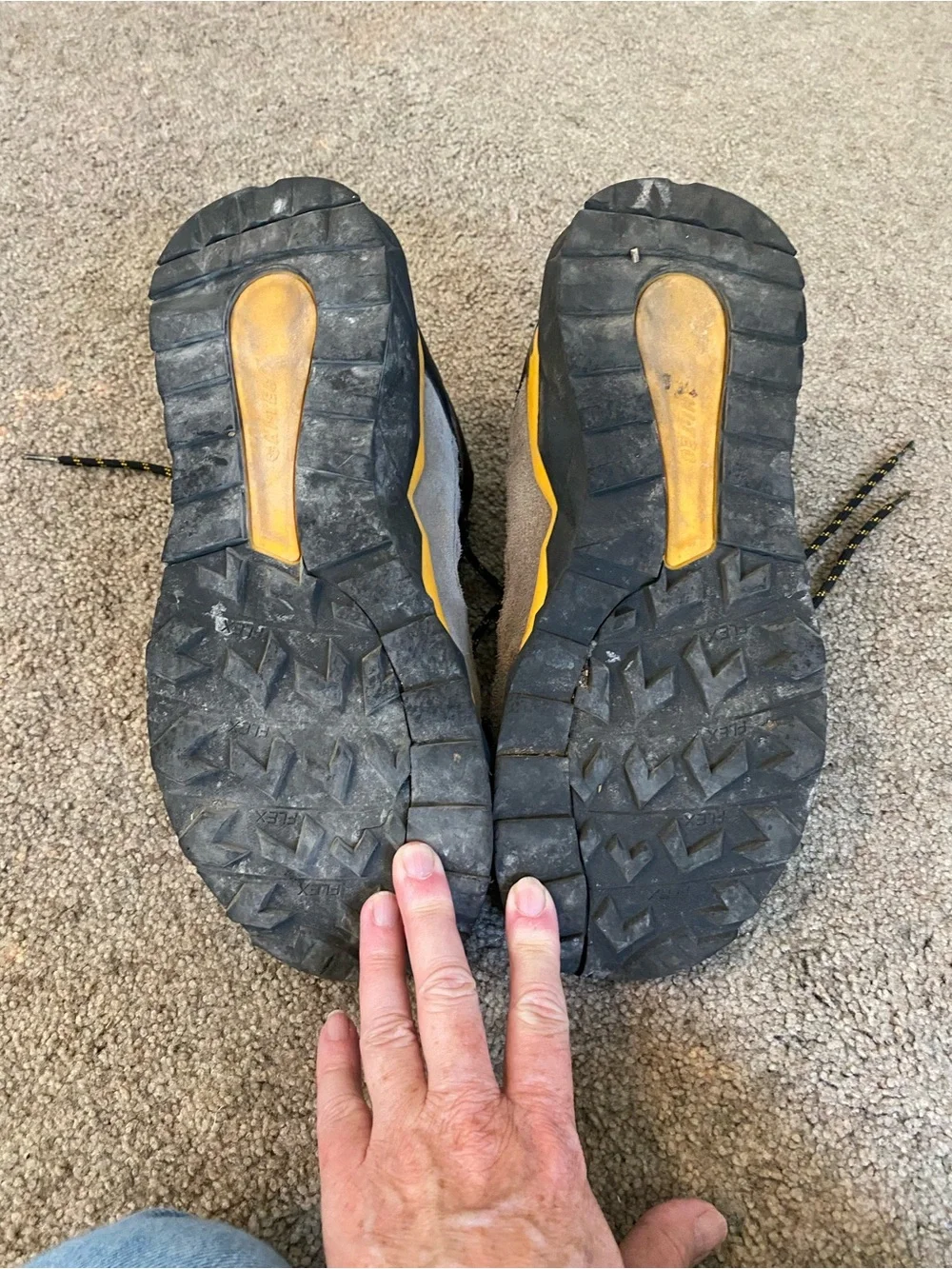 Hi tec Mens hiking boots size 10